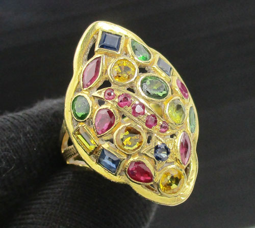 แหวน พลอยหลายสี เจียร แฟนซี ฉลุลาย ทรงมาคีย์ ทอง90 งานสวยมาก นน. 5.84 g