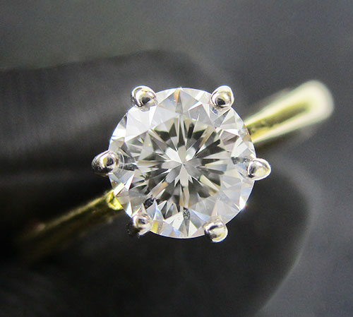 แหวน เพชรเดี่ยวชู 1 เม็ด 0.72 กะรัต ทอง18K งานสวยมาก นน. 3.23 g