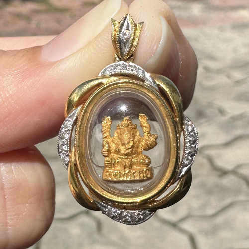 พระพิฆเนศวร เนื้อทองคำ กรอบทอง ฝังเพชร 17 เม็ด 0.10 กะรัต ทอง75% นน. 4.93 g