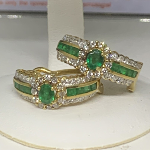 ต่างหู มรกต แซมเบีย ฝังเพชร 64 เม็ด 0.66 กะรัต ทอง18K พร้อม Cert. นน. 7.68 g