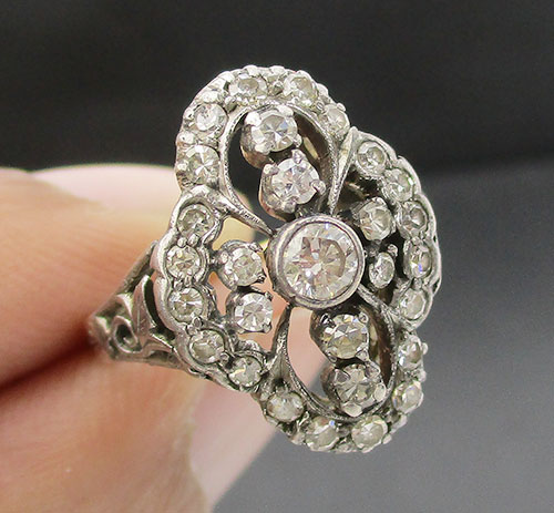 แหวน เพชรทรงมาคีย์ 0.18 กะรัต ล้อมเพชรกุหลาบ 28 เม็ด 0.40 กะรัต ทองK 2 สี งานสวยมาก นน. 3.45 g