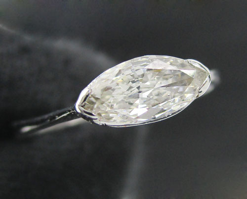 แหวน เพชรมาคีย์ 1 เม็ด 0.40 กะรัต ทอง90 ชุบขาว งานสวยมาก นน. 1.14 g