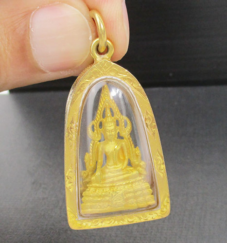 พระพุทธชินราช ลอยองค์ กะไหล่ทอง เลี่ยมทองเก่า นน. 11.80 g