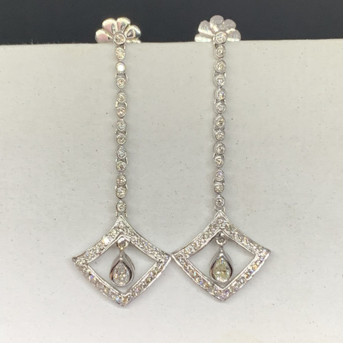 ต่างหู เพชร หยดน้ำ ตุ้งติ้ง เพชร 2 เม็ด 0.25 กะรัต ฝังเพชร 30 เม็ด 0.70 กะรัต ทองK (ทอง67.28%) นน. 5