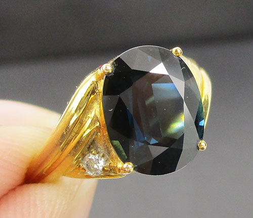 แหวน ไพลิน เจียร ฝังเพชรข้าง 2 เม็ด 0.04 กะรัต ทอง18K งานสวยมาก นน. 4.54 g