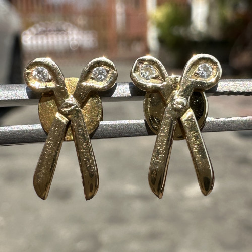 ต่างหู กรรไกร ฝังพลอยขาว ทอง18K แป้นทอง90 นน. 1.92 g