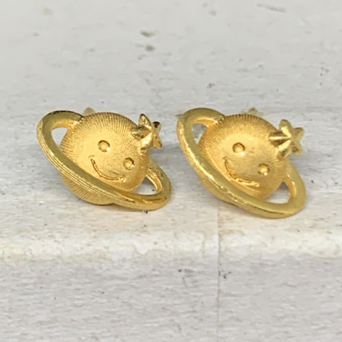 ต่างหู Prima Gold ทอง24K ลายดาวเสาร์หน้ายิ้ม แป้นยาง น่ารักมากๆๆ นน. 1.71 g