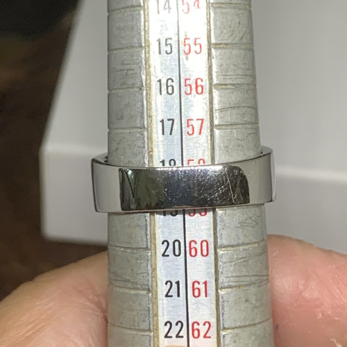 แหวน มรกต โคลัมเบีย ฝังเพชร 10 เม็ด 0.30 กะรัต ทองคำขาว18K ขนาด 58.5 นน. 8.70 g 5