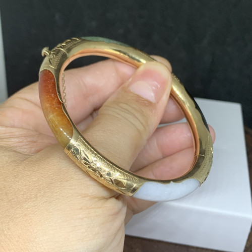 กำไล หยก หน้าทอง แกะลาย ทอง14K ความกว้าง 5.70 ซม. นน. 26.85 g