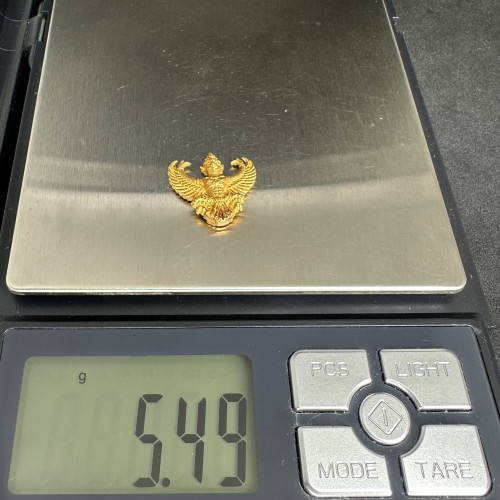 องค์พญาครุฑ อ.วราห์ รุ่น ๙ หน้า มหาเศรษฐี ปี 2553 เนื้อทองคำ ตอกโค้ด ๑๓๒ นน. 5.49 g 6