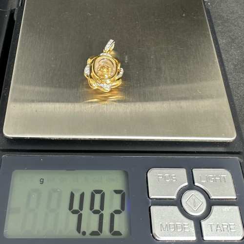พระพิฆเนศวร ลอยองค์ เนื้อทองคำ กรอบทอง ฝังเพชร 15 เม็ด 0.10 กะรัต ทอง90 นน. 4.92 g 5
