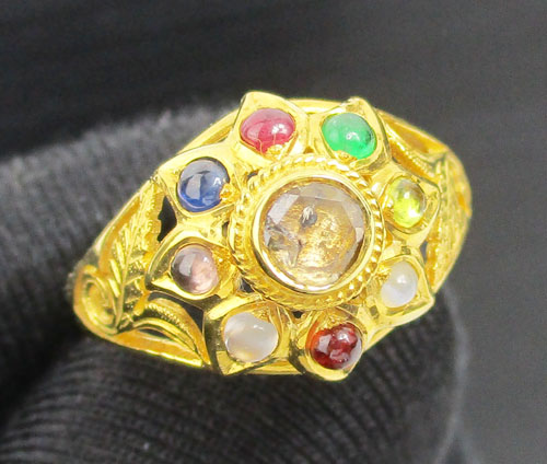 แหวน นพเก้า ทรงบัวคว่ำ ยอดเพชรซีกลูกโลก ทอง90 งานสวยมาก นน. 4.18 g