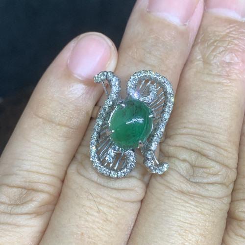 แหวน มรกต แซมเบีย 3.21 กะรัต ฝังเพชร 56 เม็ด 0.84 กะรัต ทองK (ทอง53.12%) ขนาด 49 นน. 6.30 g