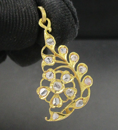 จี้ เพชรซีก ฉลุลาย ทอง90 งานเก่า หลุดจำนำ สวยมาก นน. 2.26 g