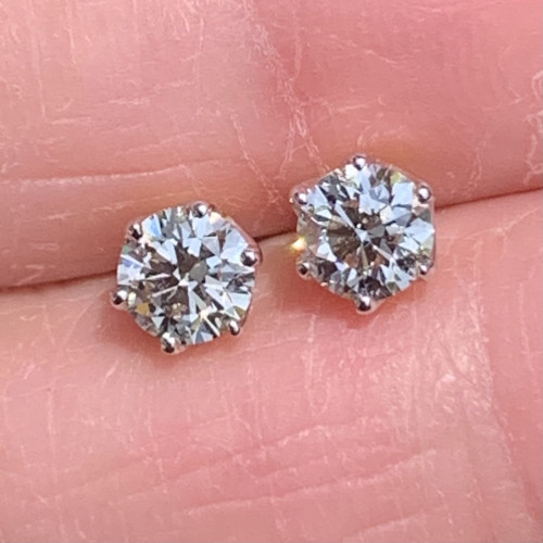 ต่างหู เพชรเดี่ยว ฝังเตย 2 เม็ด 1.00 กะรัต  ไฟวิ้งวิ้ง ทอง18K งานสวยมาก นน. 3.00 g