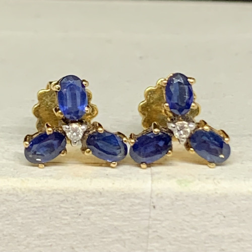 ต่างหู ไพลิน กาญจนบุรี ฝังเพชร 2 เม็ด 0.04 กะรัต ทอง18K นน. 3.27 g