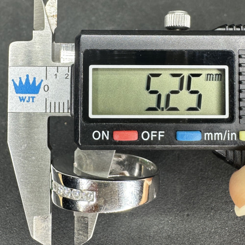 แหวน มรกต โคลัมเบีย ฝังเพชร 10 เม็ด 0.30 กะรัต ทองคำขาว18K ขนาด 58.5 นน. 8.70 g 9