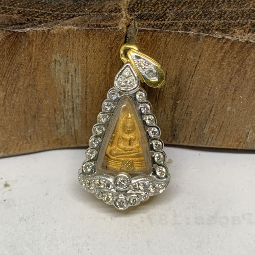 หลวงพ่อโสธร เนื้อทองคำ กรอบทอง ฝังเพชร 33 เม็ด 0.36 กะรัต เลี่ยมทอง75% นน. 5.13 g