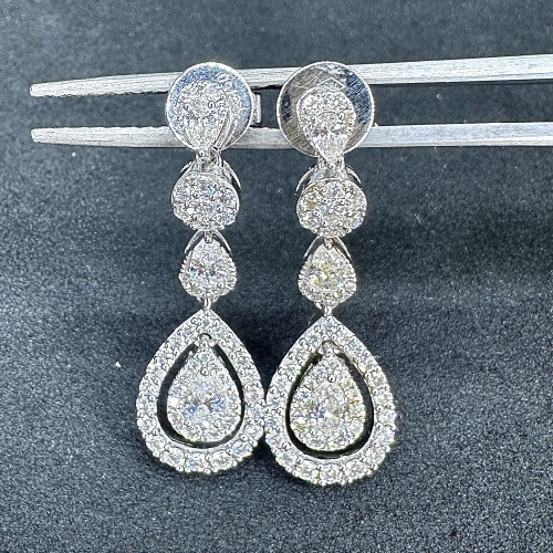 ต่างหู เพชร หยดน้ำ ตุ้งติ้ง เพชร 6/0.60 ct ล้อมเพชร 96/0.90 ct ทองคำขาว18K พร้อม Cert. นน. 5.49 g