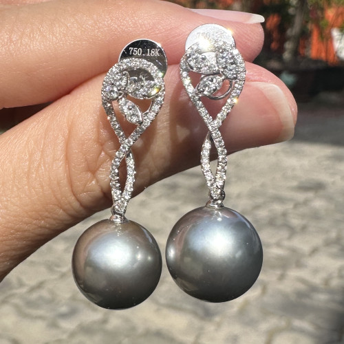 ต่างหู มุก South Sea สีเทา 11 มิล ตุ้งติ้ง ฝังเพชร 90 เม็ด 0.50 กะรัต ทอง18K นน. 8.34 g