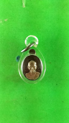เหรียญเม็ดแตงนวะหน้าเงินลป.ทวดหลังลพ.เอียดฯ