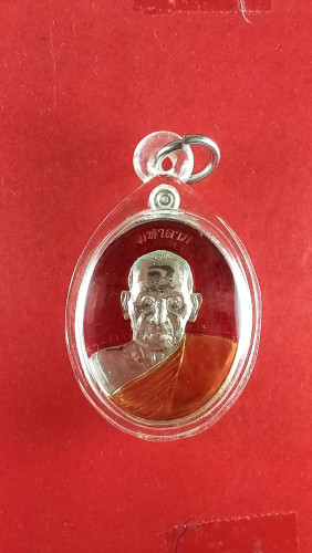  เหรียญเงินลงยาสองสีติดจีวรเกศาหมายเลข15มีจารสวยมาก