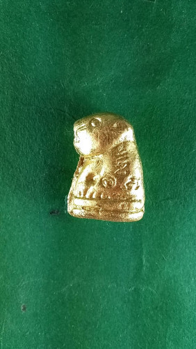 เสือกระเบื้องหลังคาโบสถ์เก่าปิดทองรุ่น1