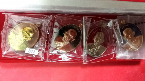 เหรียญชุดลงยา4เหรียญรุ่นมหาลาภกรรมการสวยมาก 3,500.