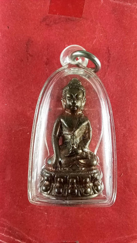 พระกริ่งจักรพรรดิ์นวะฝังตะกรุด