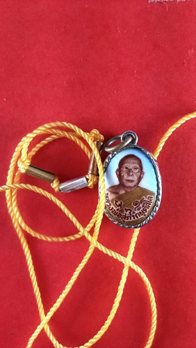 ล็อกเก็ตจิ๋วลพ.สุภาอายุ101ปีพร้อมสร้อยคอตะกรุด3ดอก