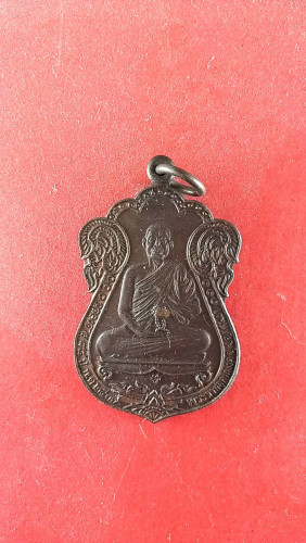 เหรียญเสมาเต็มองค์ถือประคำสวยเดิม