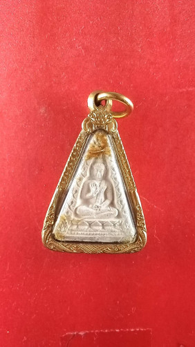 พระผงสามเหลี่ยม วัดปากน้ำรุ่นสี่หน้านางมือมีจุดนิยม+ทองยกซุ้มมีประสบการณ์สตรีถูกยิงไม่เข้าหนังสือพระ