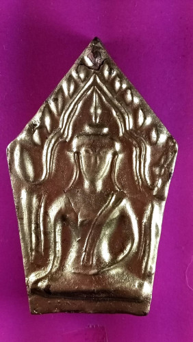  พระขุนแผนปิดทองหลังจารเปียกรุ่น1ด้านบนหักองค์พระสวยมาก 