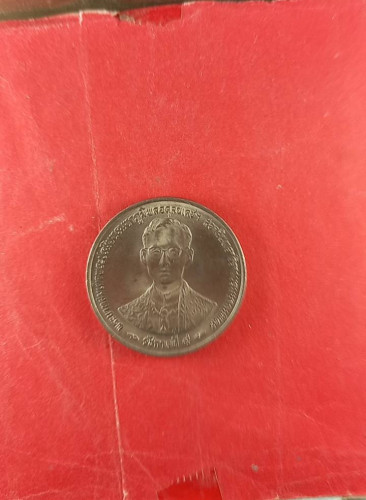  เหรียญกลมใหญ่รัชกาลที่9 รุ่นกาญจนาภิเษกปี39