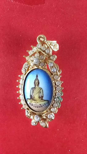 ล็อกเก็ตลพ.ขาวล้อมเพชรรุ่นสมปราถนาปี53สวยมาก 