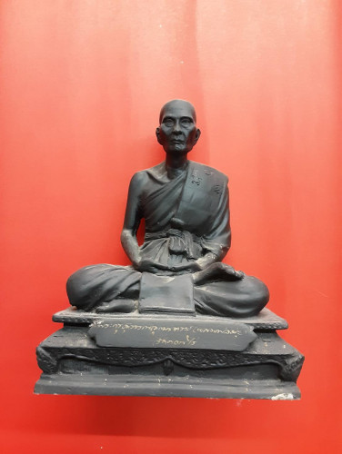 รูปหล่อลพ.มุ่ยขนาด5นิ้วปี50 