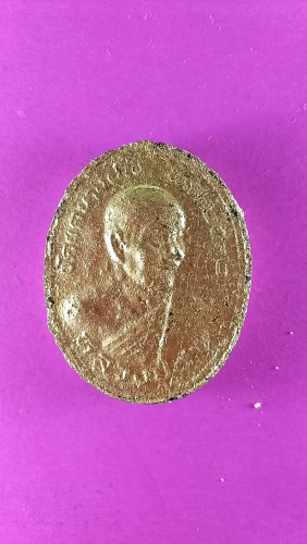 พระผงรูปไข่ครึ่งองค์เนื้อผงบางขุนพรหม ผงอิทธิเจที่ท่านลบเอาไว้จำนวนมากและผงว่านเกสรดอกไม้108ชนิดพุทธ