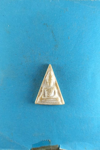 พระนางพญาเนื้อผงน้ำมันปี15สวยมาก