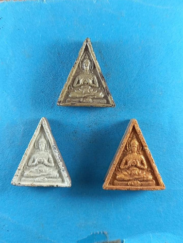 พระปรมัติaaมวลสานเช่นแร่เหล็กไหลพระธาตทรายเสก ไม้มงคลทั้ง9พุทธคุณ เช่นแก้กรรมยามที่ท่านจะมีเคราะห์เม