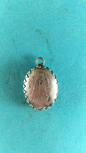 .ล็อกเก็ตครึ่งองค์เล็กสำหรับสตรีรุ่น1 1