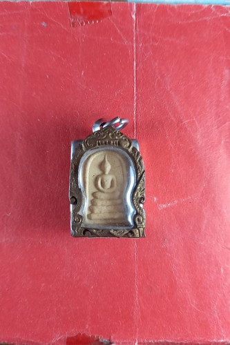 พระคะแนนหลังจีวรเกศารุ่น1หายาก