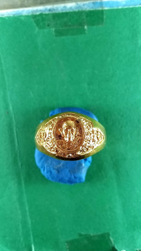 แหวนหัวรูปเหมือนลพ.เกิดรุ่นเกิดลาภ 