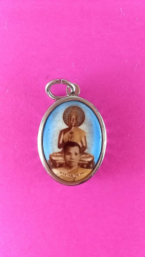 ล็อกเก็ตล.พ.วิชาญซ้อนลพ.เศียรปลุกเสก2ครั้งปี19และปี27