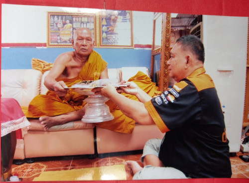 ร.ต.ท.เจริญฯ ไปกราบลพ.เกาะ ทึ่วัดท่าสมอ จ.ชัยนาท