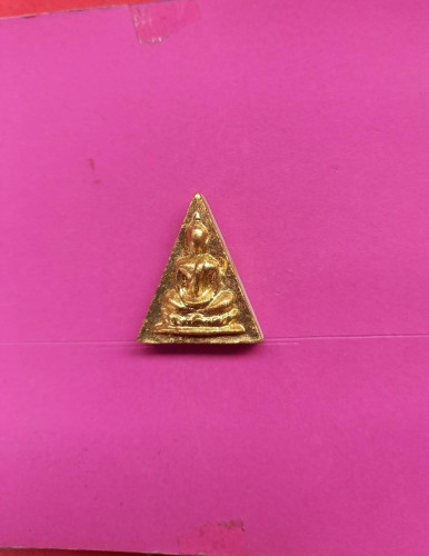 พระนางพญาเสน่ห์ขาวปิดทองลป.แหวนปี19สวยมาก