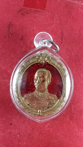 เหรียญลงยารัชกาลทึ่5หลังพระนารายณ์ทรงครุฑสวยมาก(บริเวณใบหน้าท่านเป็นเงาตกกระทบไม่ได้เปรอะ) 