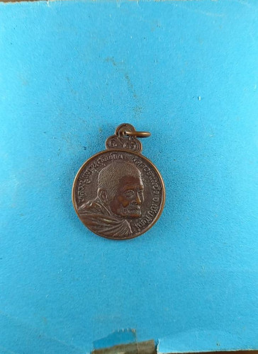 เหรียญกลมครึ่งองค์รุ่นนายเรืออากาศปี27 