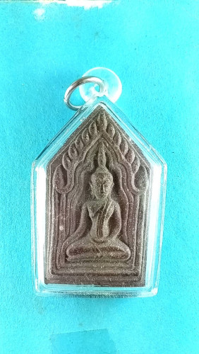 พระขุนแผนว่านสบู่เลือดผสมผงรุ่น1ปี11 ลพ.กวย ร่วมเสกมีภาพถ่ายอยู่ที่หน้ากุฏิลพ.พร้า