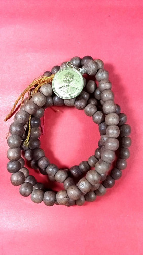 ประคำคอพร้อมเหรียญสวยสมบูรณ์