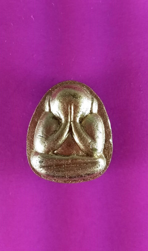 พระปืดตาปิดทองปลดหนึ้ยันต์นะเนื้อใบลานผสมผงกะลาตาเดียวผงสัตนาเคสวยมาก